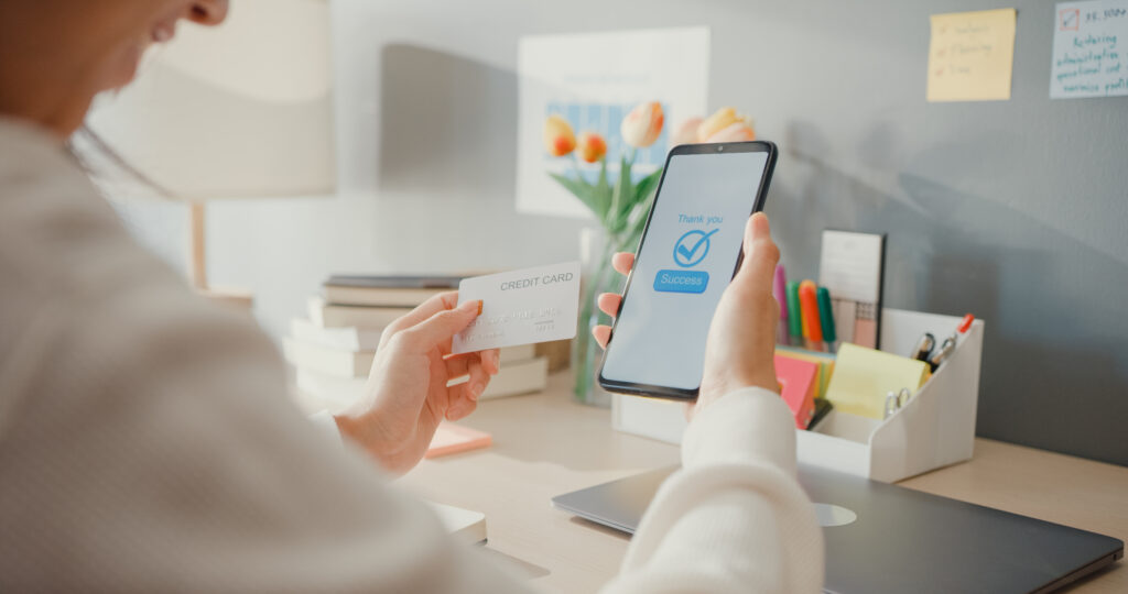 Merchant of Record vs payment gateway, 6 clear differences for digital product sellers explained